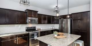4 BEDROOM POOL & SOLAR HOME! Gallery 12