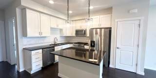 Modern 2-bed, 2-bath Townhome in Shoreline. Gallery 3