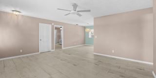 687 NE Maranta Gallery 7