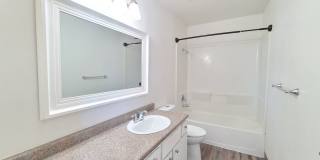 $1,150 - 1 Bed / 1 Bath Bright and Airy Condo on Spokane River Gallery 17