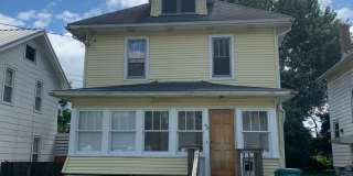 Large 3 bedroom 1 bath house Gallery 1