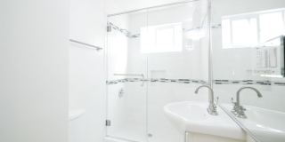 1215 Granville Ave. Gallery 12