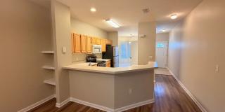 2/2 Oakleaf Townhome! Amenities! Garage Parking! Gallery 13