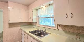 Sprawling 3 or 4-Bedroom House for Rent in a Great Wenatchee Neighborhood! W/D Included! Gallery 18