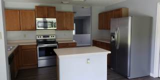 Huge 4 bed 2.5 bath house newly renovated Gallery 13