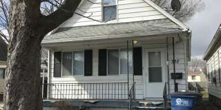 2 Bedroom House with Bonus Room Gallery 1