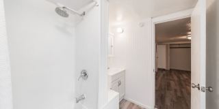 8th 370 E AVE Gallery 10