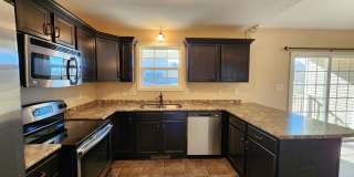 $1650 - 3 Bedroom 2 Bath Ranch Home Gallery 9