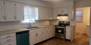 Primrose Market Place - Battlefield Mall Area - Bradford Park Neighborhood w/ 2 Living Area's Gallery 4