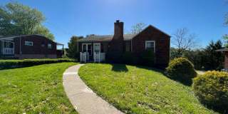 Modern 3 bedroom, 1.5 bathroom home in Bethel Park Gallery 1