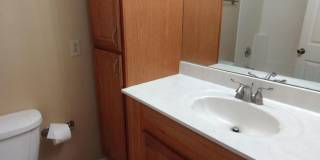Spacious 3 bedroom townhome close to UK! Gallery 12