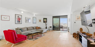 66 Queen Street unit: 1605 Gallery 3