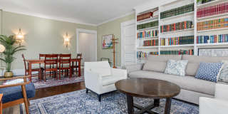Stunning 3 bedroom main floor unit in prime Saint Paul location. Gallery 15