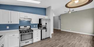 Charming 2 bedroom 2 bathroom townhome Gallery 9
