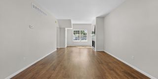 886 St. Clair Avenue Gallery 15