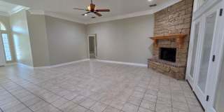 FOR LEASE!! Great location! Gallery 14