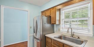 Woodcroft End of Unit Townhouse with Large Bedrooms Gallery 11