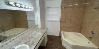 PRE-LEASING! AVAILABLE JUNE 15TH - 5 BED/3 BATH CENTRAL LBK Gallery 8