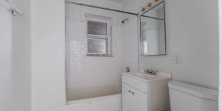 North Center / St. Bens - 2 Bed / 1 Bath - Heat Included Gallery 9