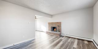 Updated 2 Bed Townhouse w/ Utilities Included! Gallery 4