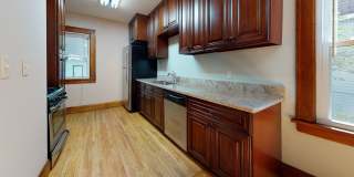 Affordable 5-Bedroom House / Close to U of M Campus Gallery 1