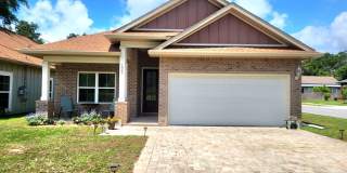 On the hunt for a beautiful, open floor plan home to rent close to downtown? Gallery 1