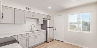 Stylish. Newly Renovated. Cozy, Boutique Community - On Broadway Apartments Gallery 5