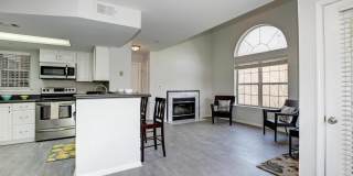 921 HILLSIDE LAKE TER #304 Gallery 4