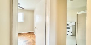 2 Bedroom Apartment Convenient to UNCG & Downtown Greensboro Gallery 6