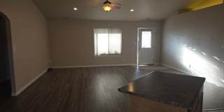 Ranch house with lots of storage. Gallery 6