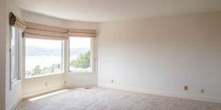 4BR/2.5BA 3,274sqft! STUNNING GG VIEWS!!! Yard! Spa! 4 Car Parking! Pet! PROGRESSIVE Gallery 22