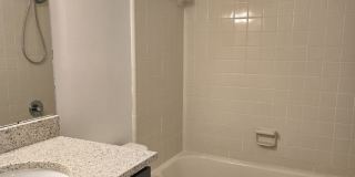 2 bedroom + loft, 2 bathroom townhome near UCF Gallery 21