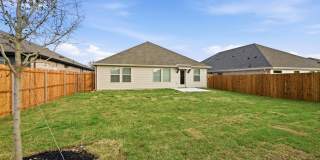 NEW CONTRUCTION 3/2/2 FOR LEASE IN SHERMAN! Gallery 31