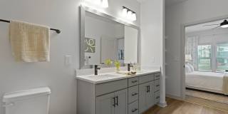 HōM at River Hills Gallery 41