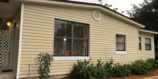 Cute 2 Bedroom 1 Bath with huge Screen Porch Gallery 3