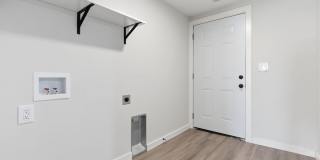 1339 E Division Street Gallery 19