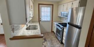 Charming 2BD/1BA Townhome in Burlington’s New North End Gallery 14