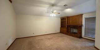 4 Bed, 2.5 Bath Brick home with 2 car garage Gallery 15
