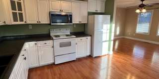 Freshly Renovated Dollhouse in Maryville!! Gallery 7