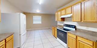 4 Bedroom 2 Bath - Convenient Location Gallery 4