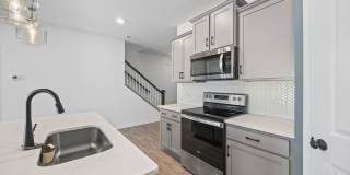 Beautiful 3-bed, 2.5 bath end unit townhome in Penley Place of Clover! Gallery 7
