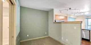 Spacious Condo in Prime Location of Capitol Hill Gallery 9