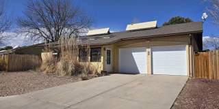 Spacious White Rock Home at 506 Ridgecrest Gallery 1