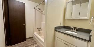 Beautiful One Bedroom Apartment with A/C, Parking & On-Site Laundry! Call Today! Gallery 7