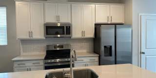 Room in 3 Bedroom Home at Chert Ln Gallery 1