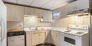 Great house near UCCS with 2x kitchen and 2x laundry! Gallery 23
