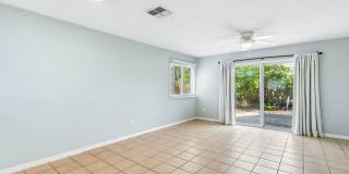 Adorable Beach Townhouse Close to Downtown Gallery 8