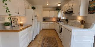 *AVAILABLE NOW* 3 Bedroom in Martin Acres, Huge Yard Gallery 9
