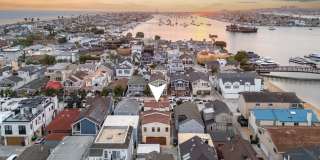 Newport Beach Balboa Peninsula Beach House with Rooftop Deck | Weekly & 30+ Night Stays Gallery 8