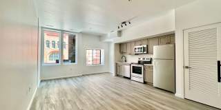 725 W Pratt Gallery 9